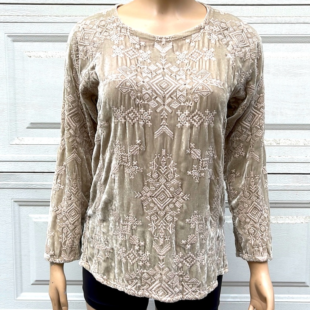Johnny Was Embroidered Round Neck Blouse Size S
